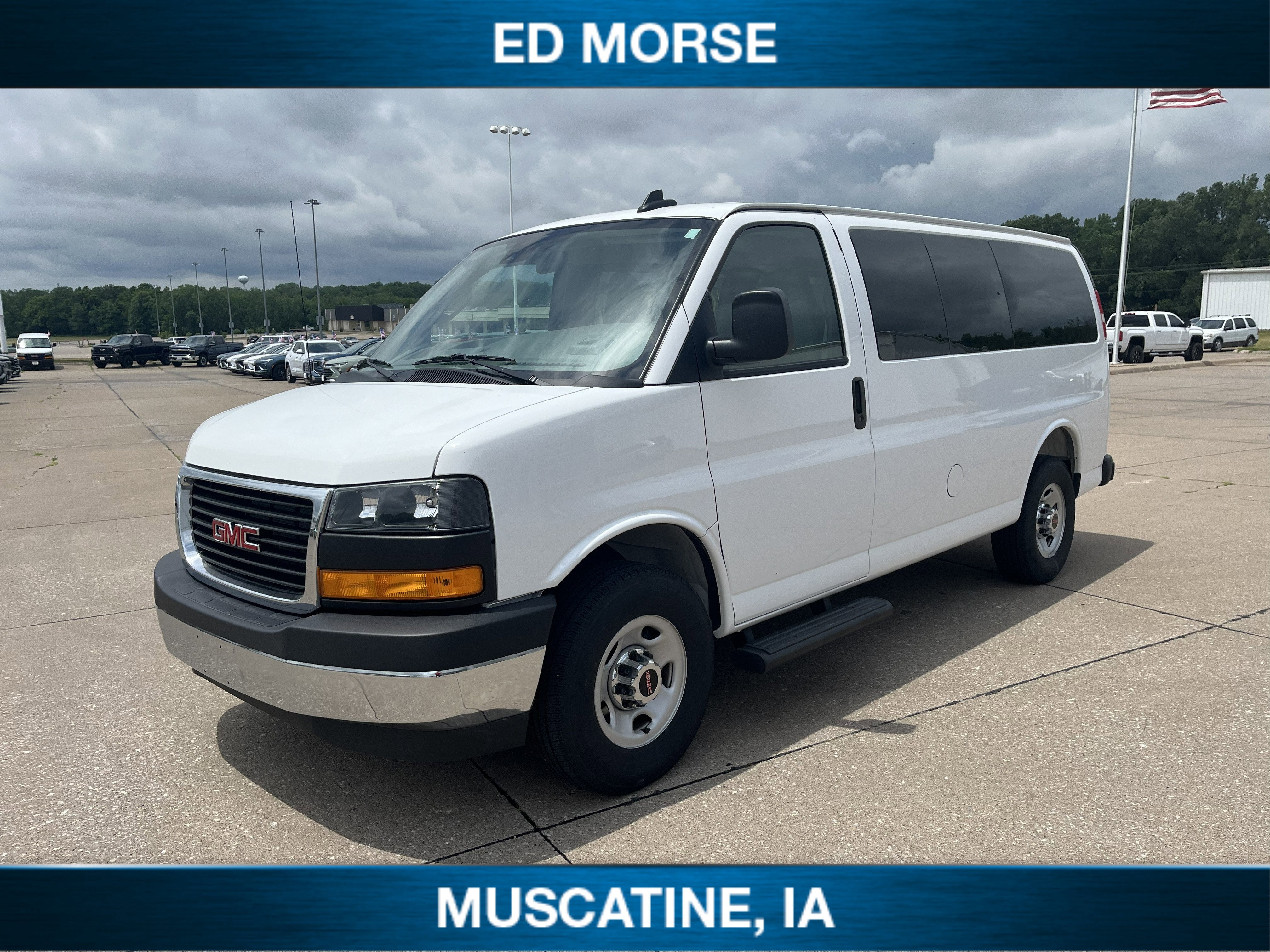 2025 GMC Savana Passenger LT