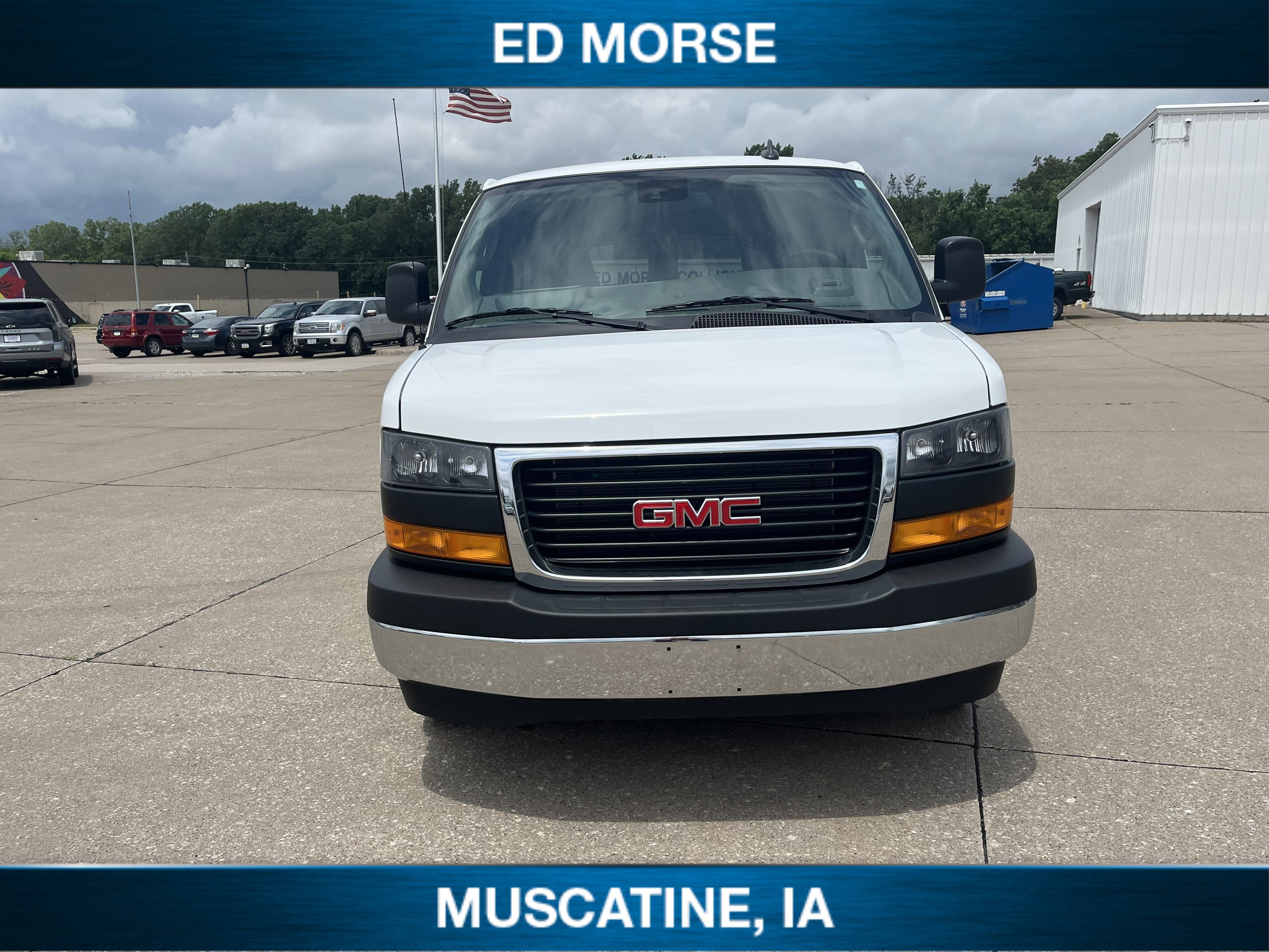 2025 GMC Savana Passenger LT