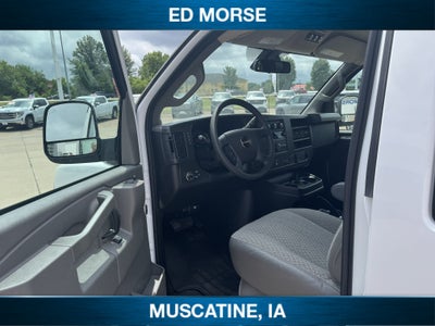 2025 GMC Savana Passenger LT
