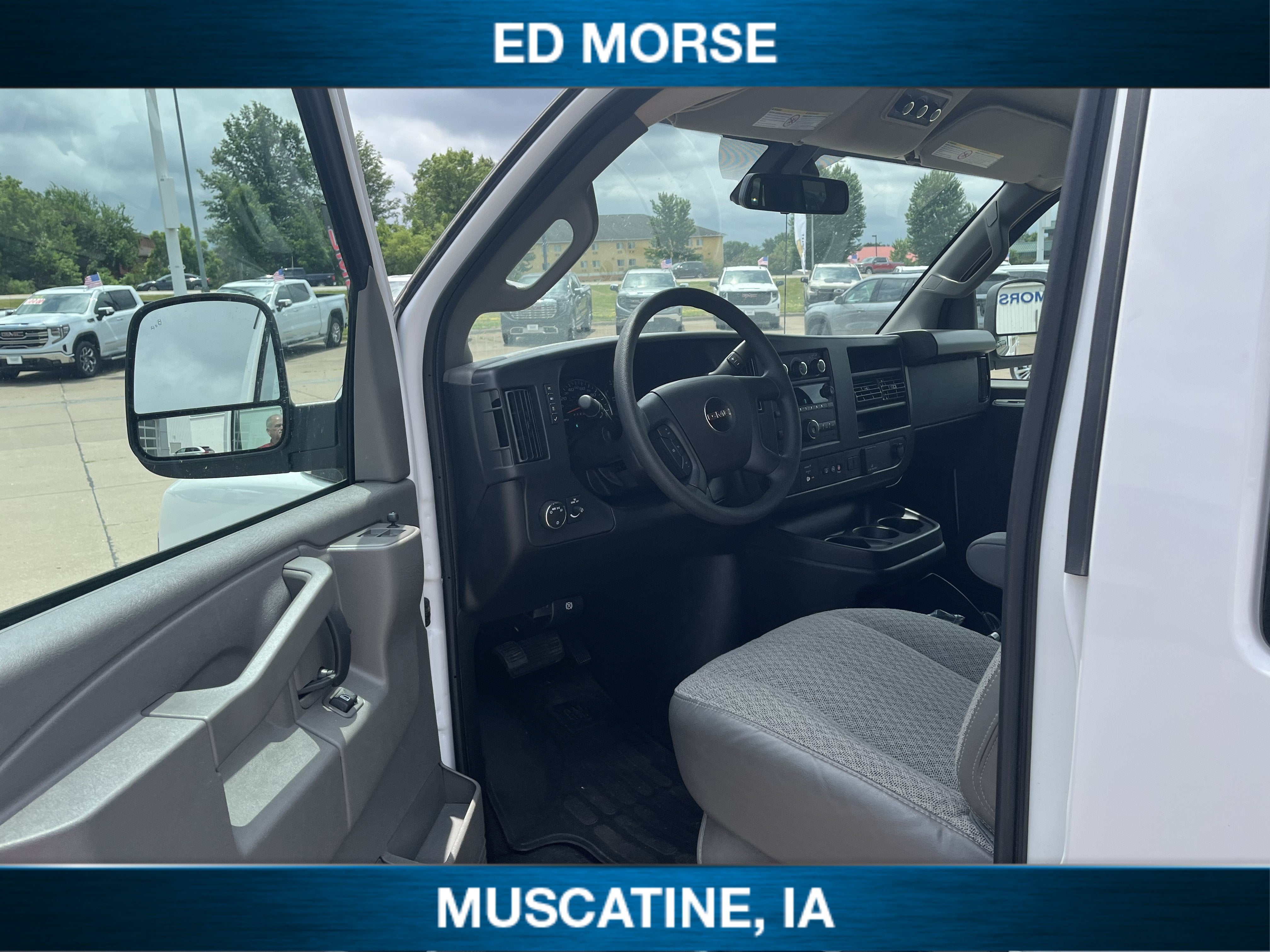 2025 GMC Savana Passenger LT