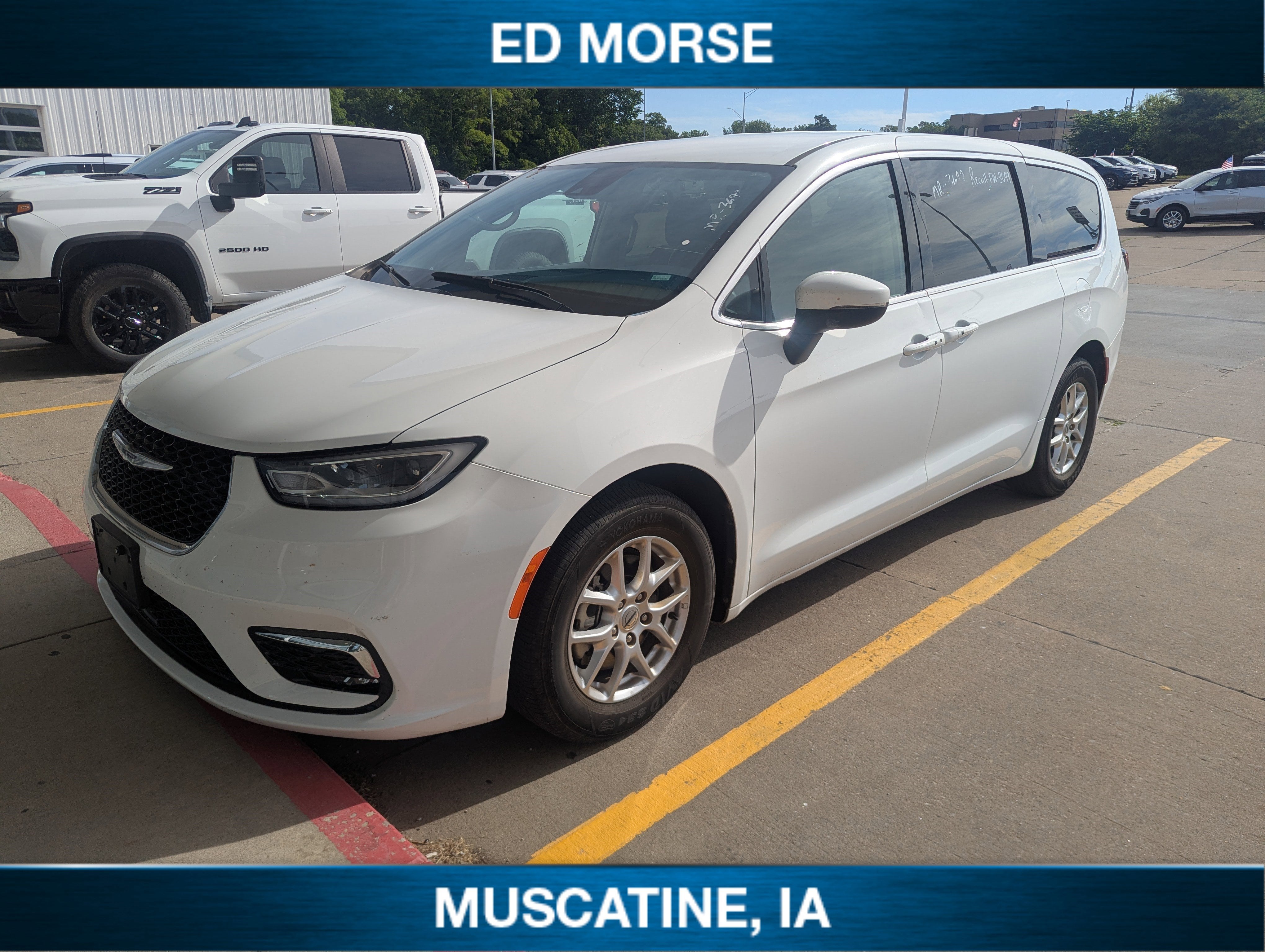 2023 Chrysler Pacifica's photo